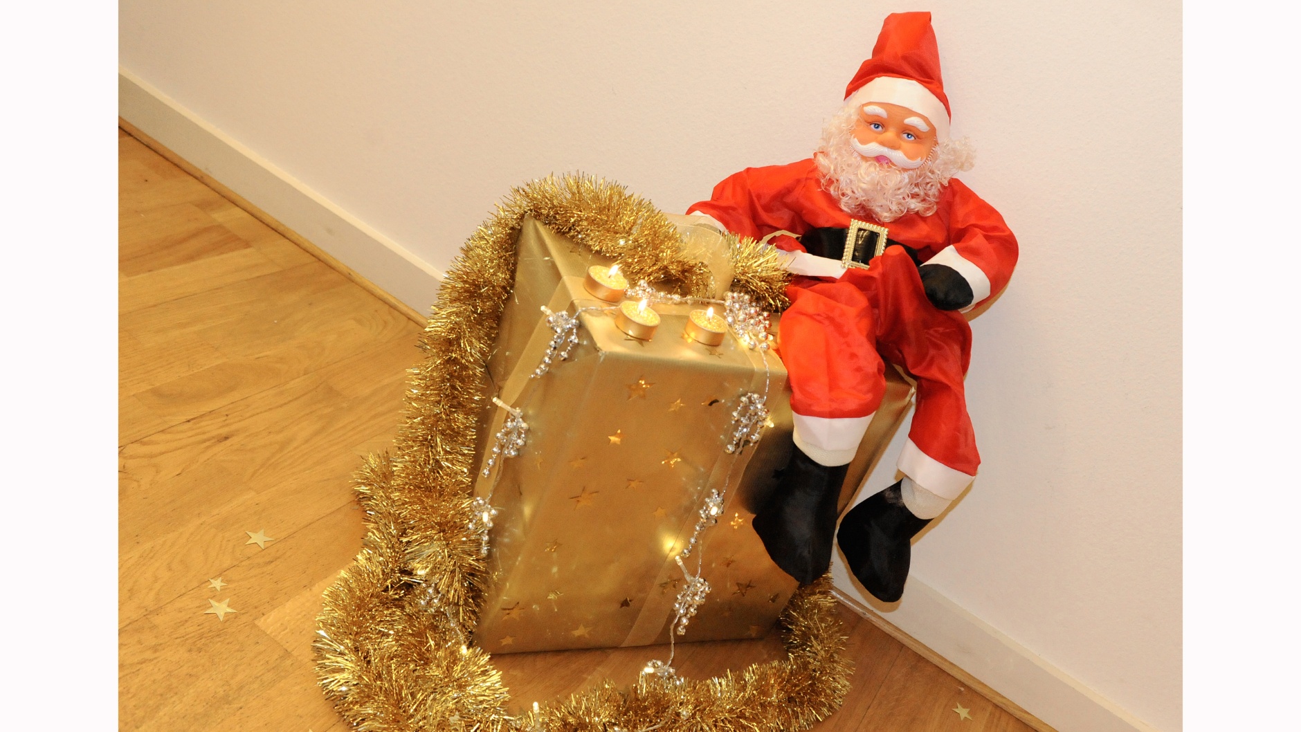 Der Samichlaus bringt schöne Geschenke © Chrigel Fisch 2011